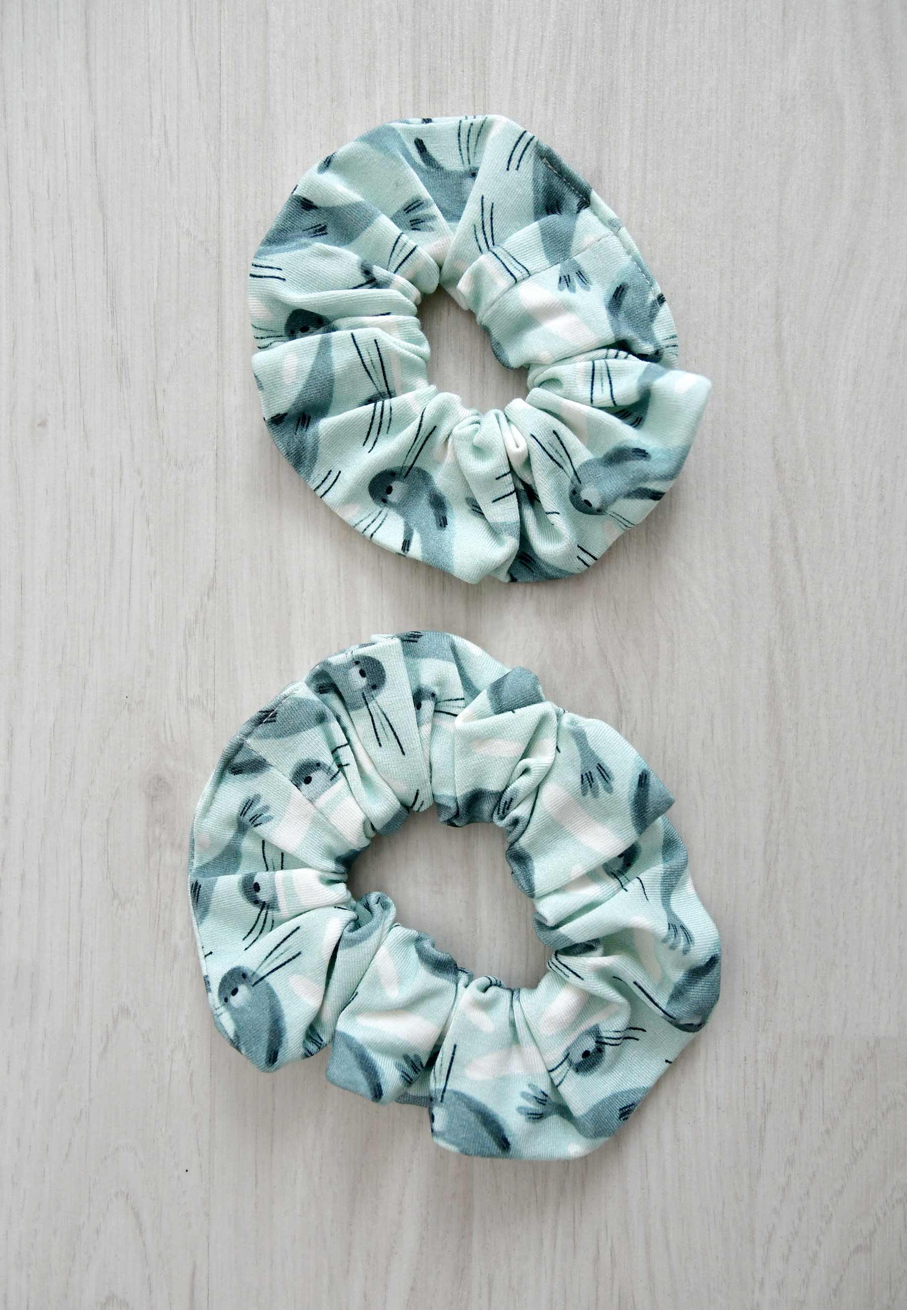 Bamboo Chouchou (scrunchie) - Seals - Blue Balloon
