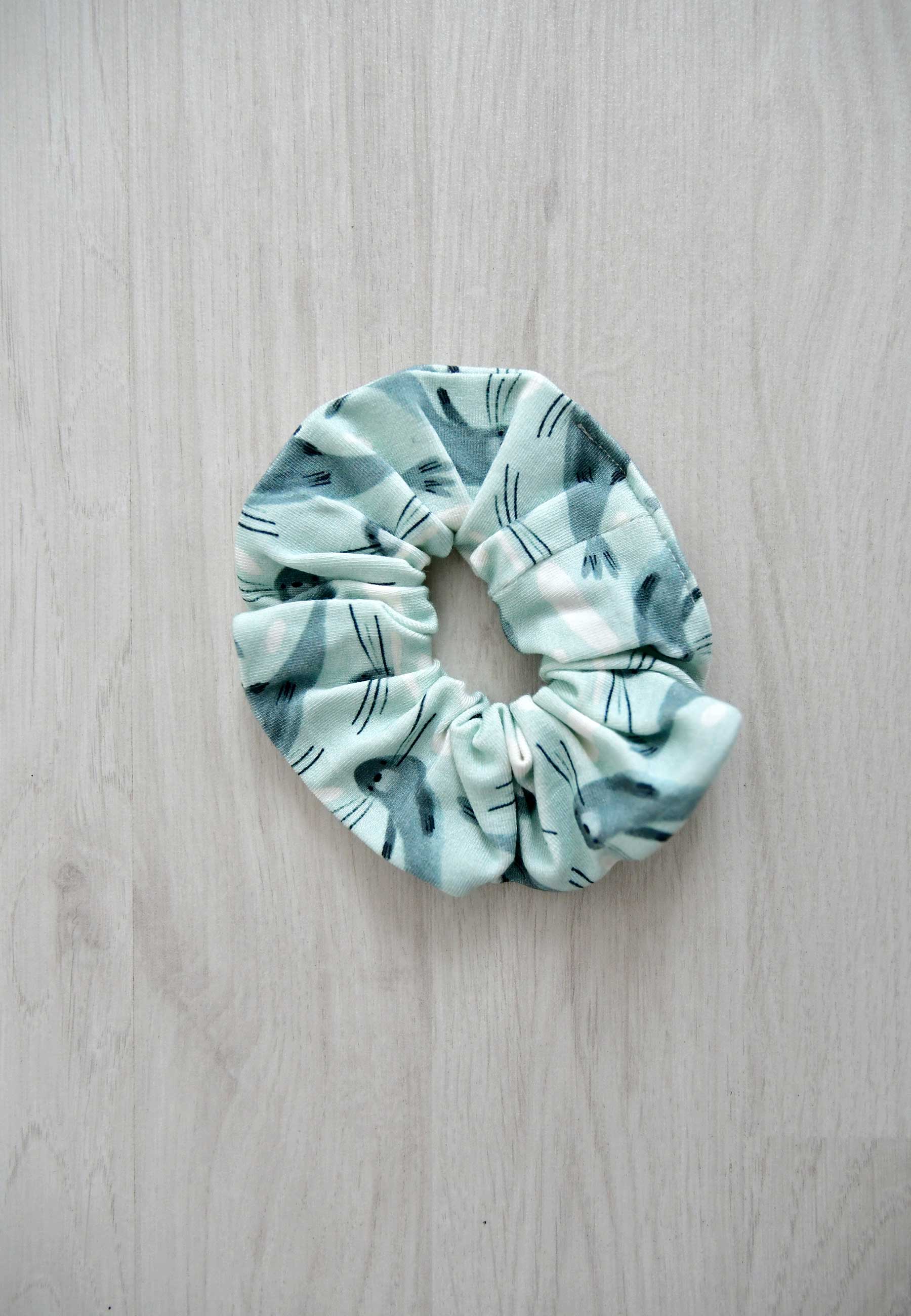 Bamboo Chouchou (scrunchie) - Seals - Blue Balloon