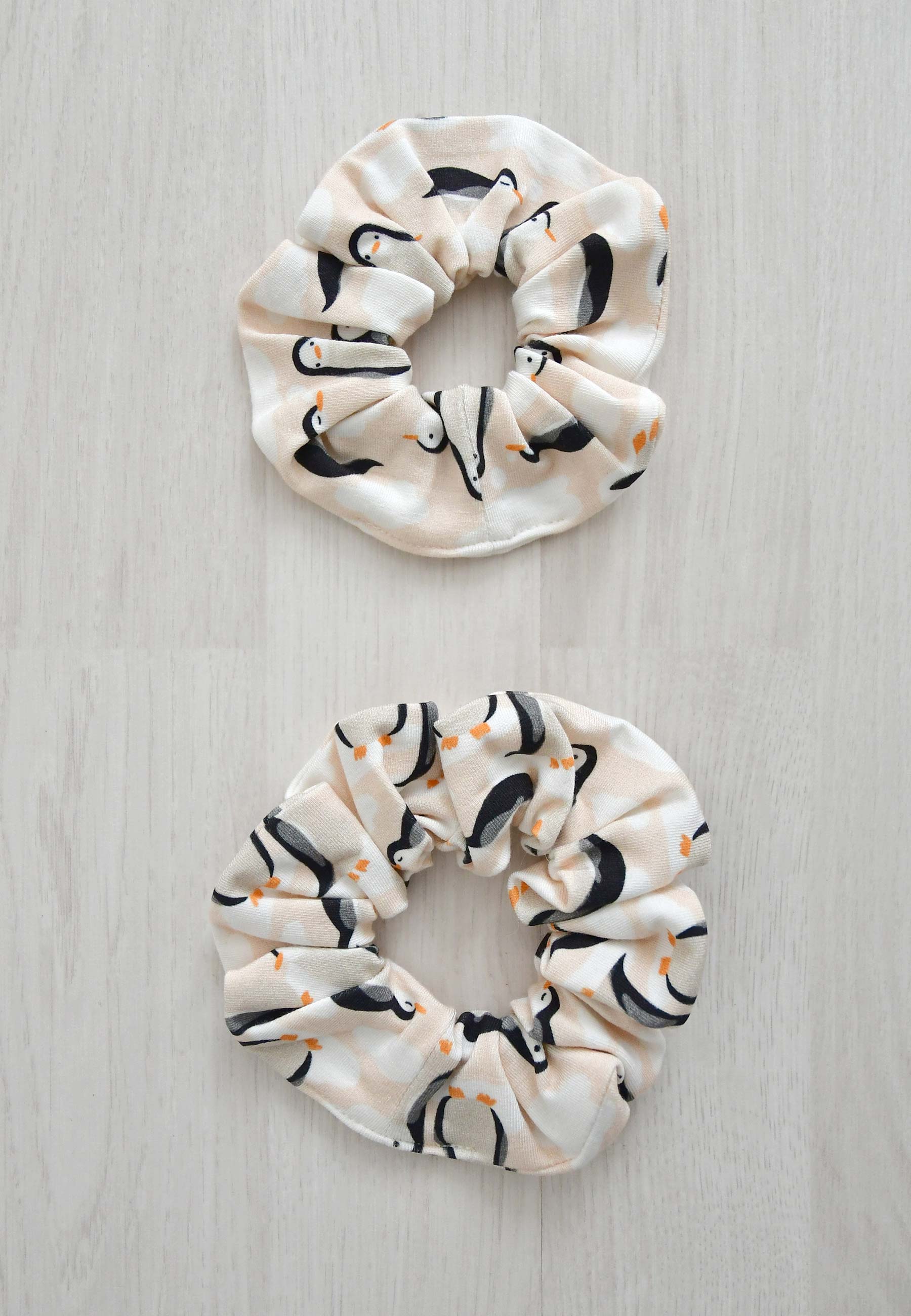 Scrunchie in bambù - Pinguini - Palloncino blu