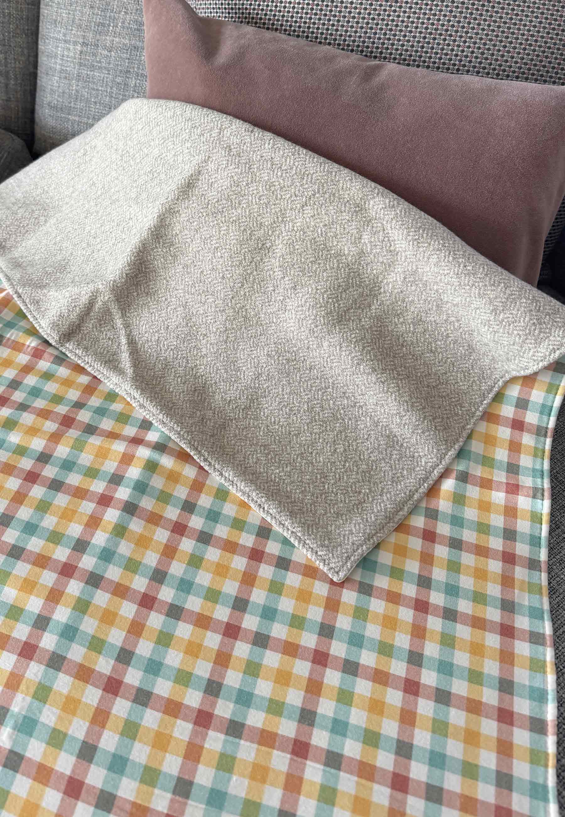 Bamboo Blankets - Embrace - Beige Wool - Blue Balloon