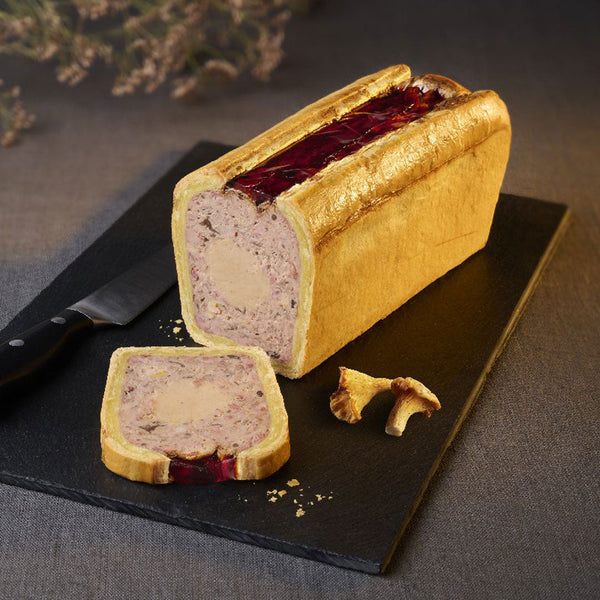 Pâté en croûte de foie gras de canard et de chanterelles