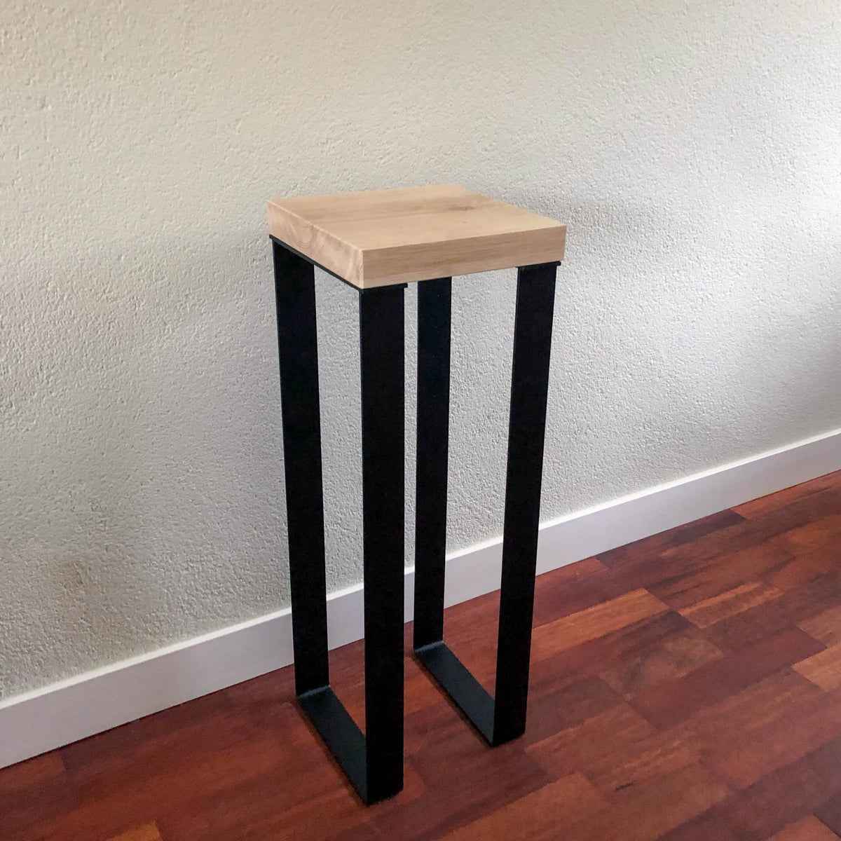 Table d'appoint intelligente – Table de plante noire mate haute