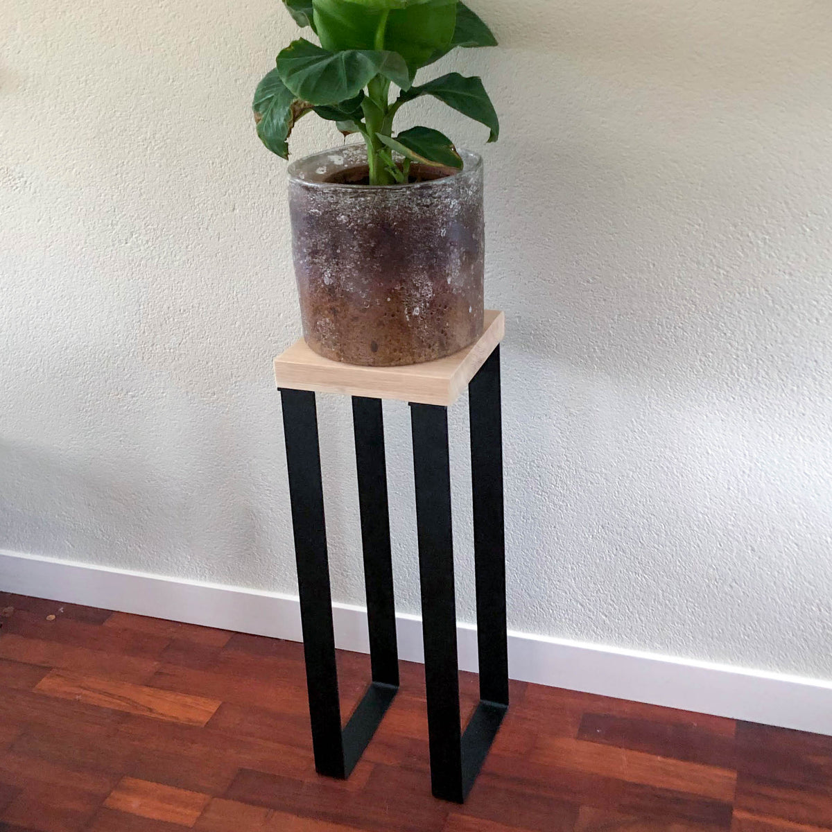 Table d'appoint intelligente – Table de plante noire mate haute