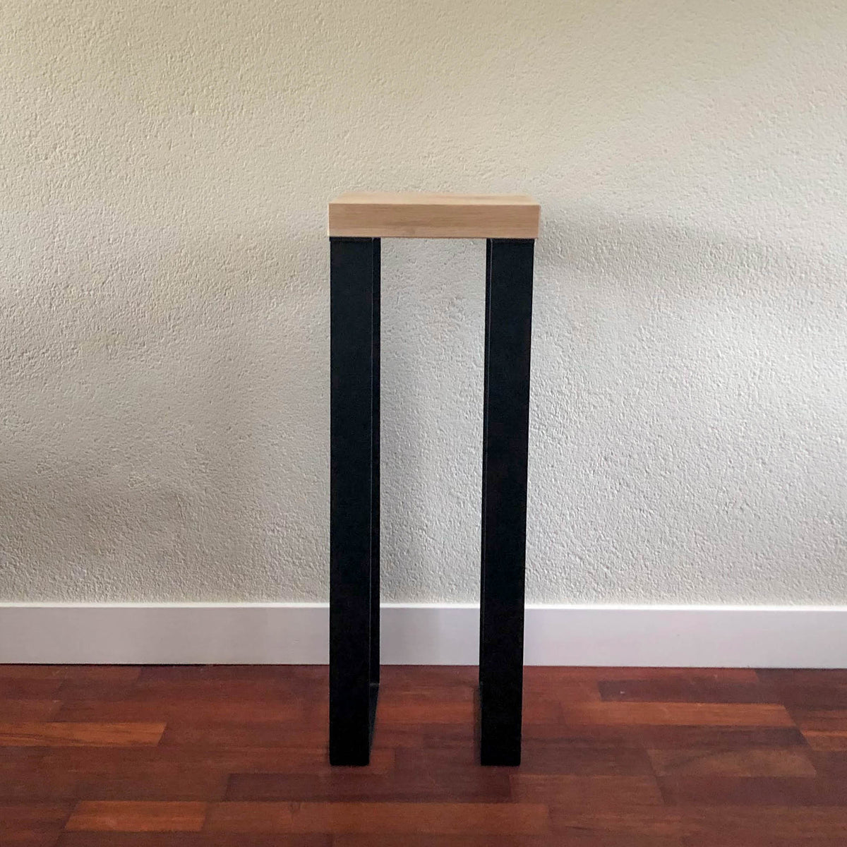 Table d'appoint intelligente – Table de plante noire mate haute