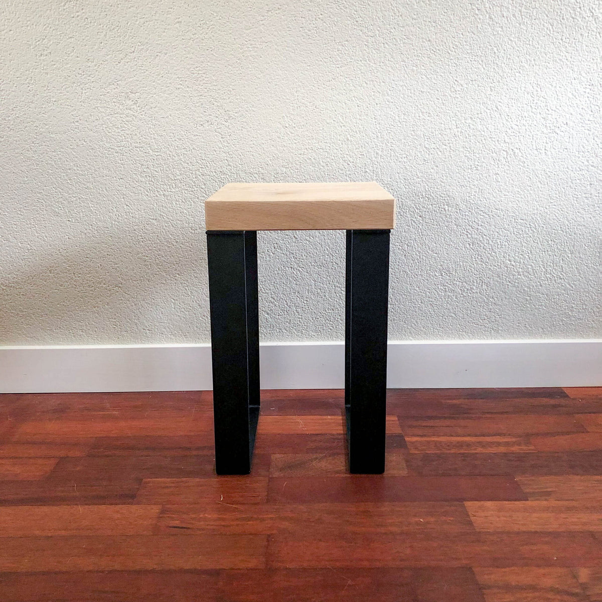 Mesa Lateral Inteligente – Mesa para Plantas Negra Mate Baja