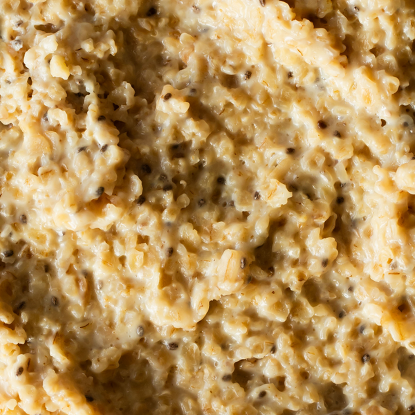 Gros plan sur le porridge bio vanille et amande Almond Bliss de nümorning