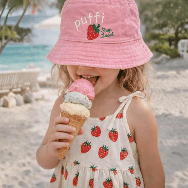 Puffi otroška bucket kapa Strawberry – UPF50+ zaščita | roza - PUFFI