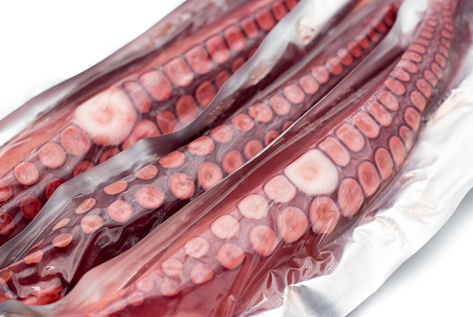 Lot of 3 cooked octopus claws in their own juice ±510 g.