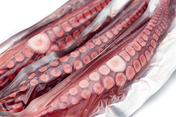 Lot of 3 cooked octopus claws in their own juice ±510 g.