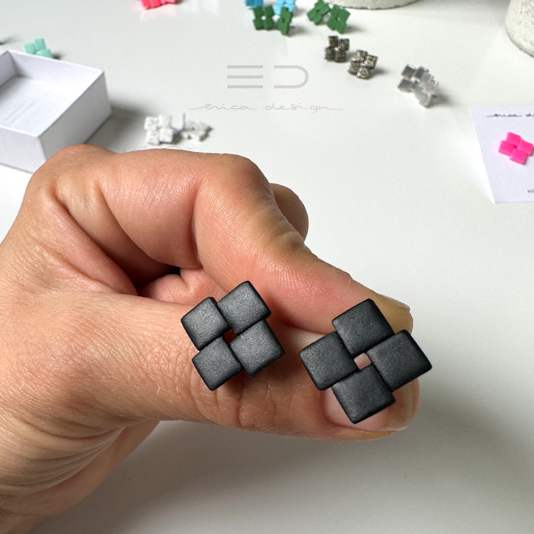 Quattro | black/white