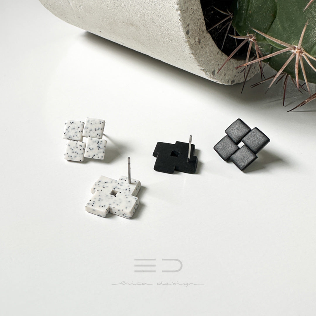 Quattro | black/white