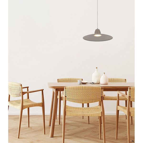 De zandkleurige Mantua hanglamp geeft een warme, industriële uitstraling.