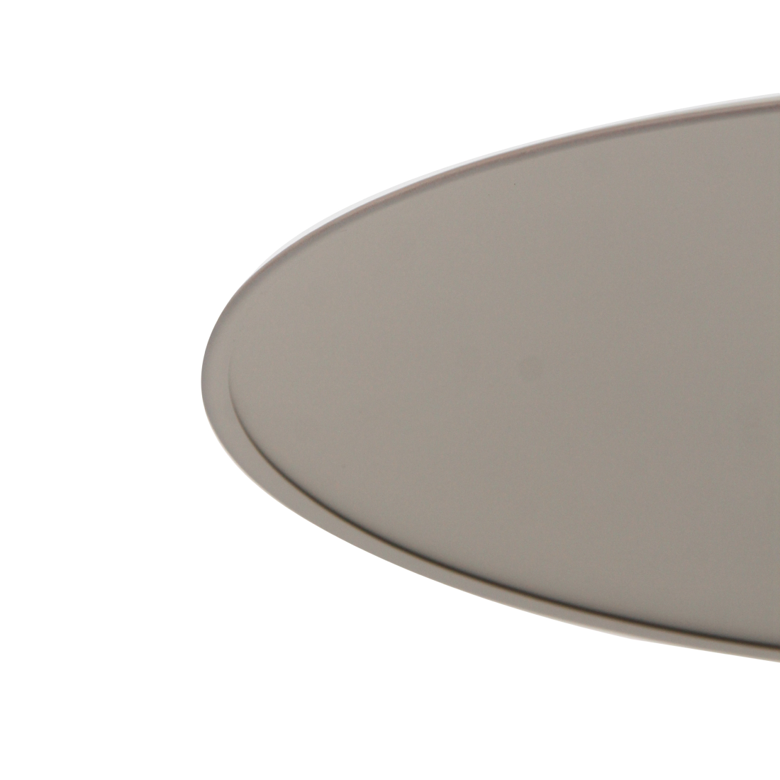Detail van de Mantua hanglamp in zandkleur, een industrieel statement voor boven de eettafel. Perfect voor sfeervolle avonden.