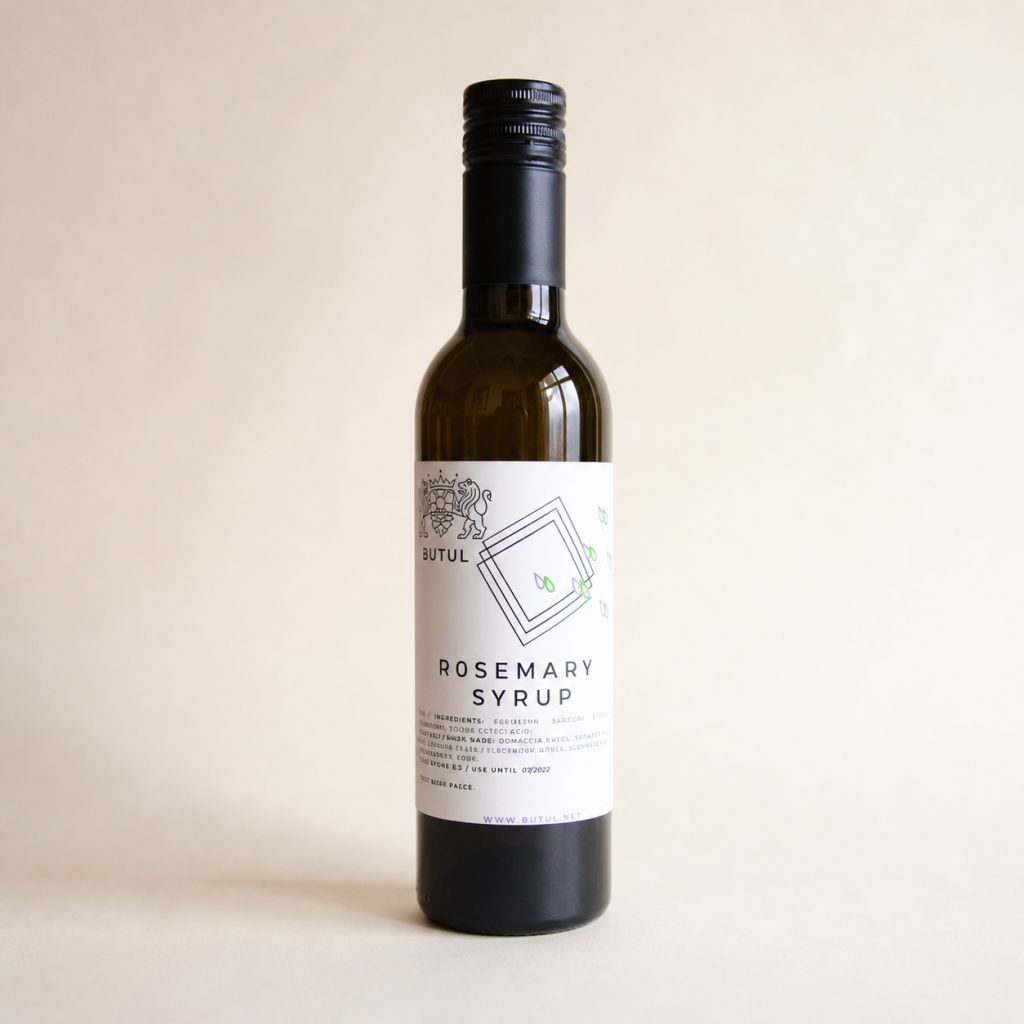 Rožmarinov sirup Butul 250 ml – realistična studijska fotografija