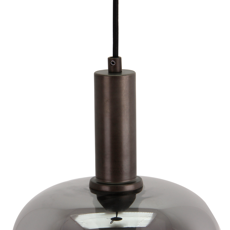 Verrijk je interieur met de zwarte Specchio hanglamp. Deze moderne lamp is een ware eyecatcher in elke ruimte.
