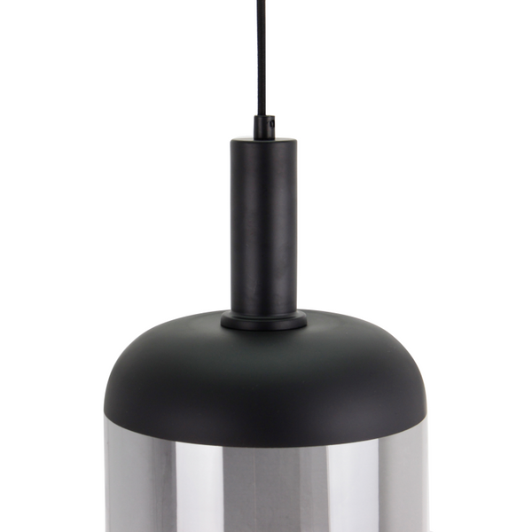 De zwarte hanglamp Specchio opaco heeft een elegant ontwerp. Perfect voor een sfeervolle ambiance boven de eettafel.
