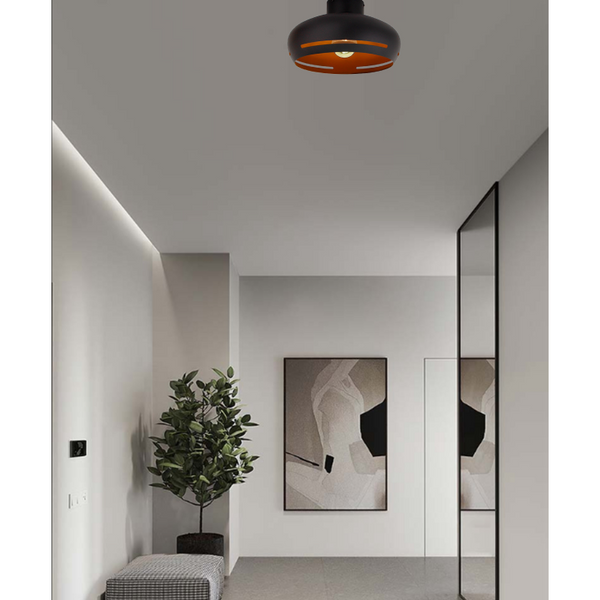 Moderne plafondlamp Striscia in zwart en goud, perfect voor een sfeervolle ambiance in jouw woonkamer of eetruimte.