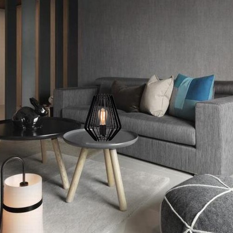 De zwart metalen Tavola tafellamp voegt een industriële touch toe aan jouw interieur. Perfect voor gezellige avonden.