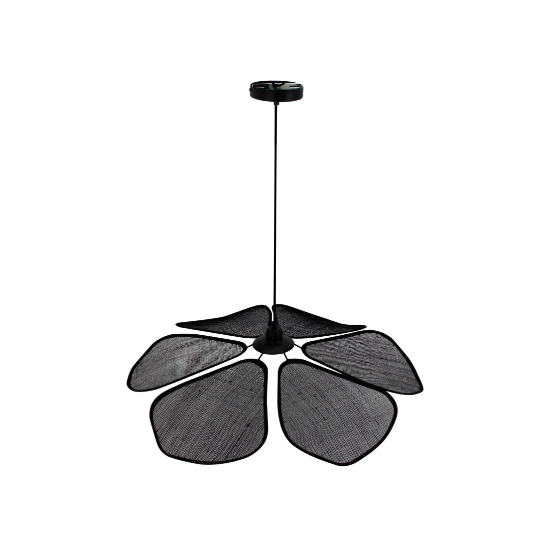 Hängeleuchte mit blattförmigen Schirmen aus Sisal – perfekt für Esszimmer oder Küche.