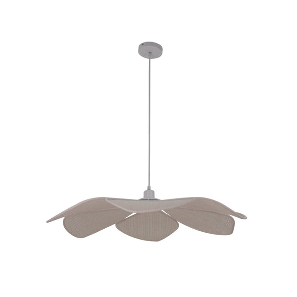 Elegante Corvo Pendelleuchte als Blickfang im Wohnzimmer – natürliches und modernes Design.