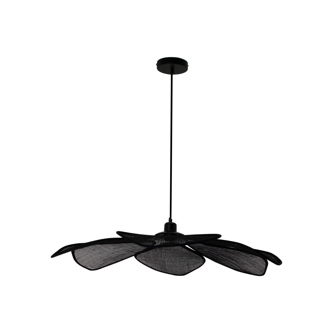Elegante Corvo Pendelleuchte als Blickfang im Wohnzimmer – natürliches und modernes Design.