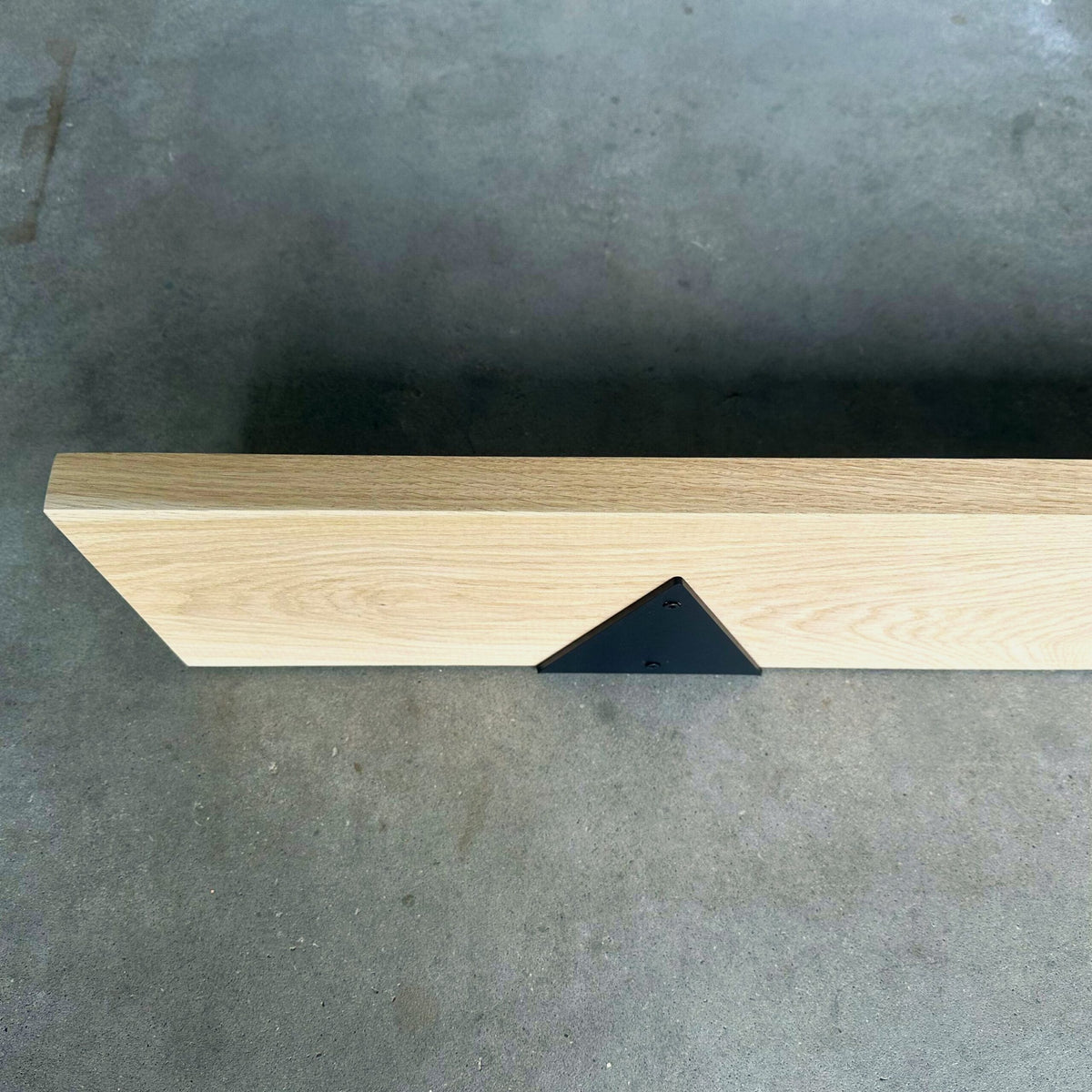 The Industrial Triangle-Shaped Shelf Brackets with Oak Shelf - 20 cm