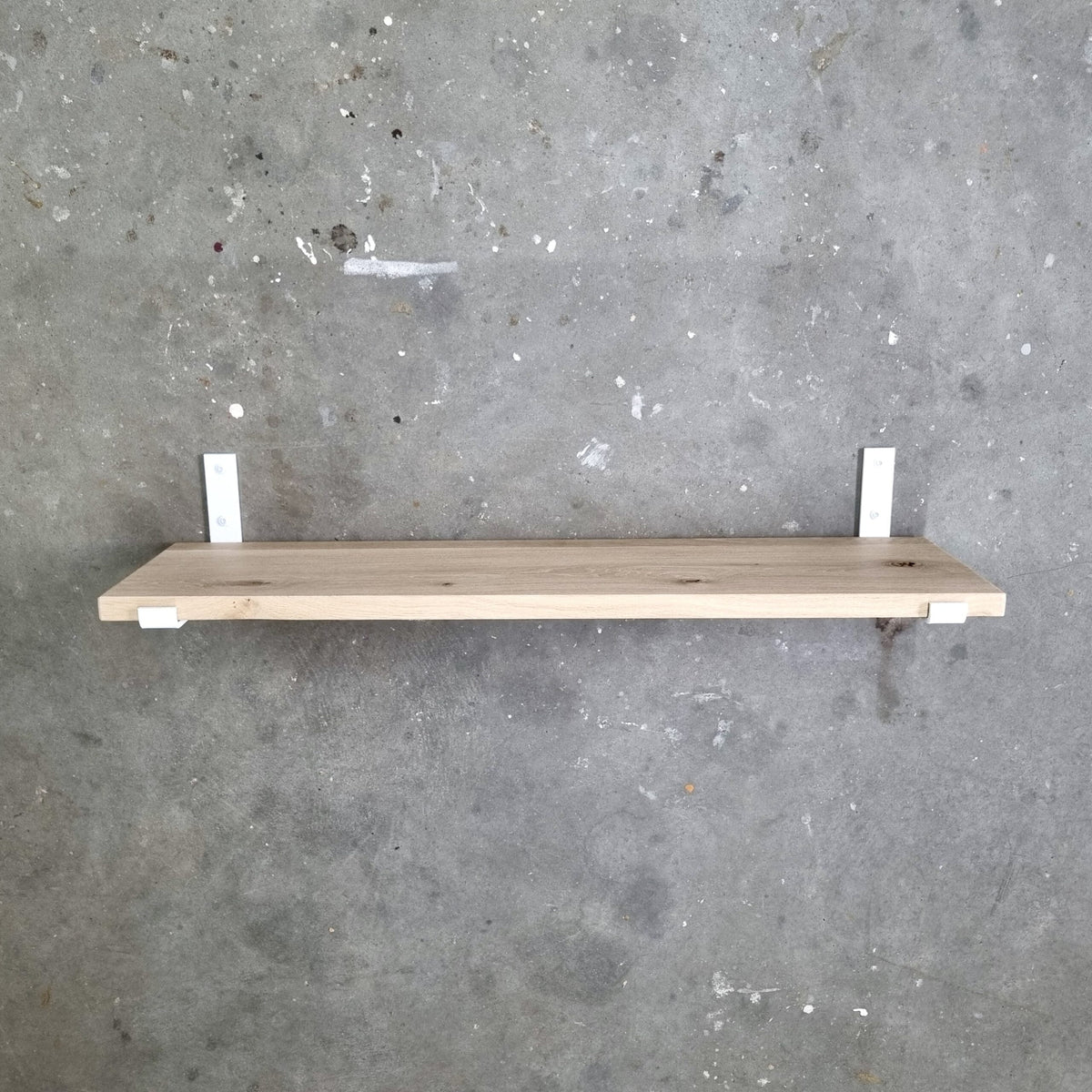 Soportes de estante en forma de L industriales con estante de roble - 30 cm
